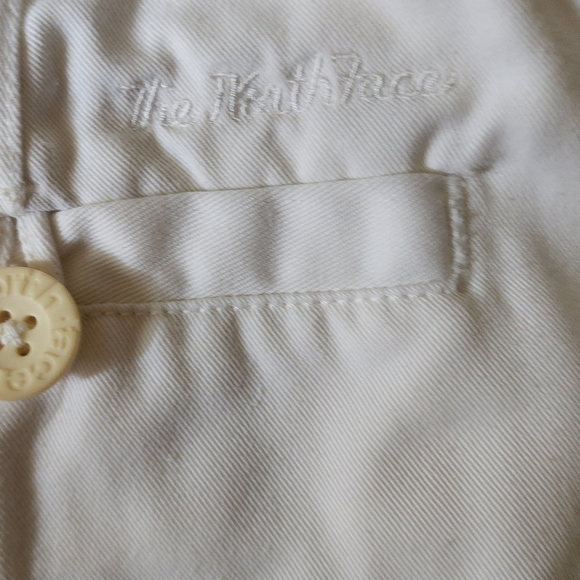 The North Face Women's Low Waist Ivory Shorts - Picture 5 of 6